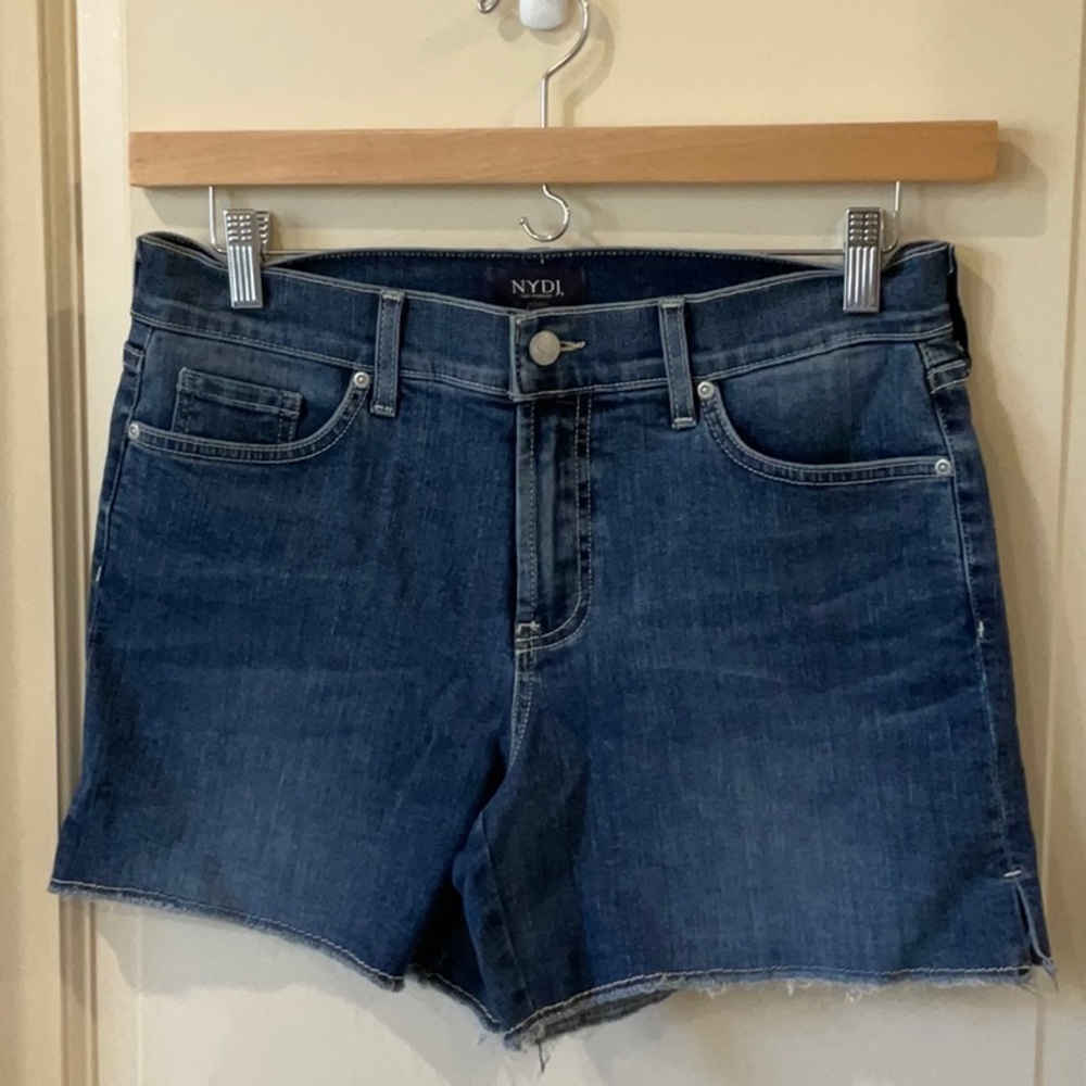 NWT NYDJ Shorts